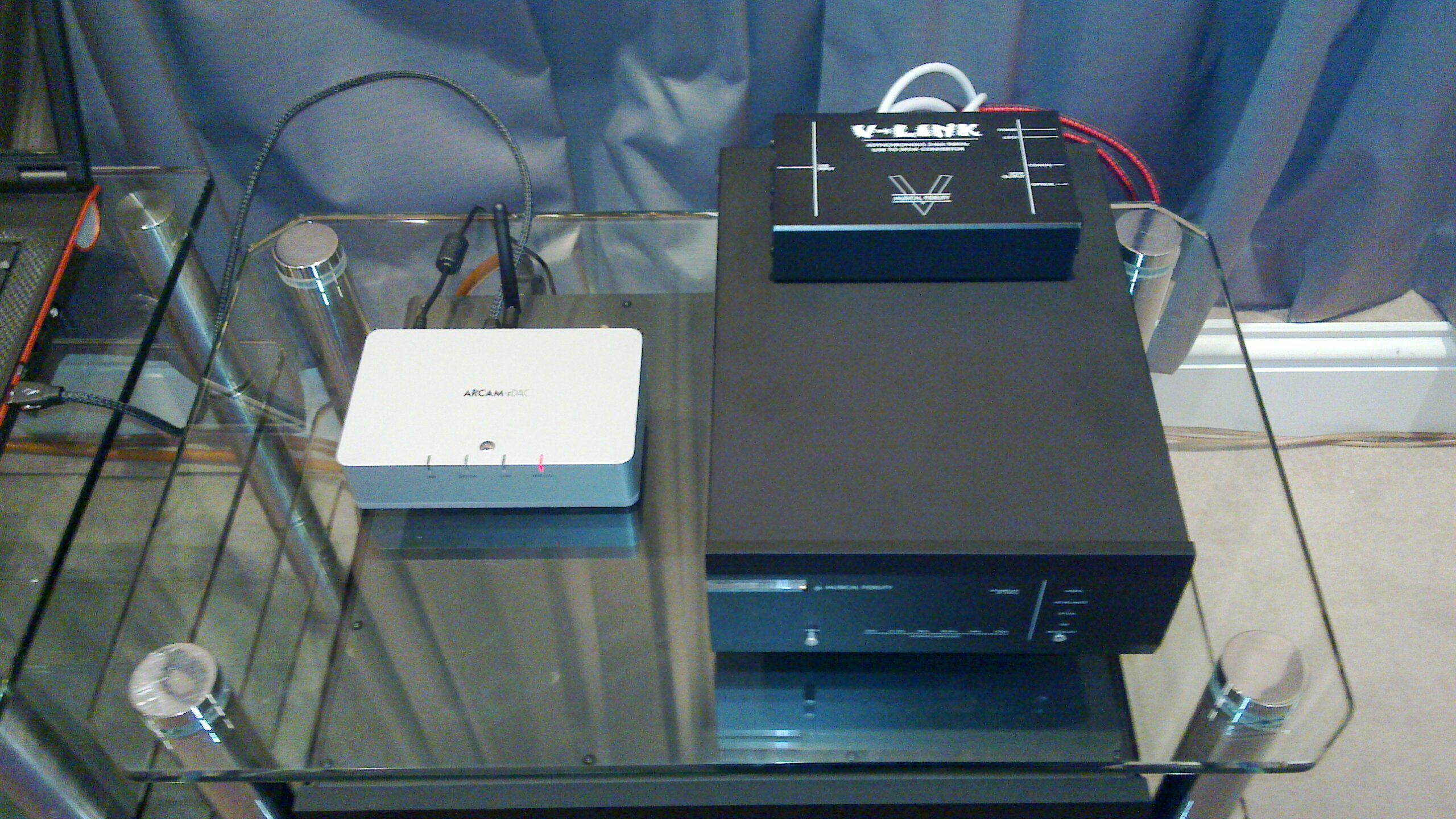 Arcam rDACkw and Musical Fidelity M1 DAC + V-Link Setup