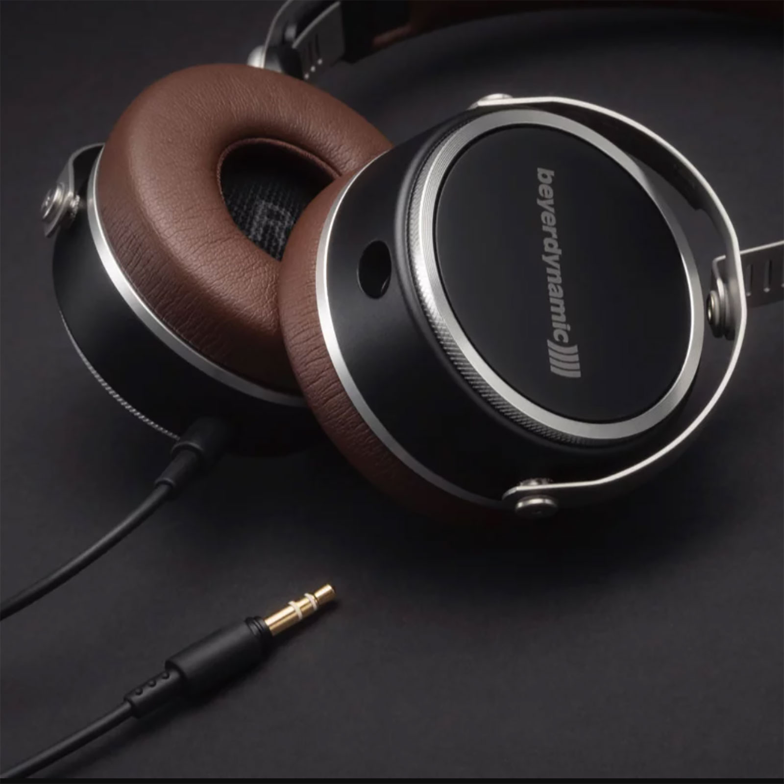beyerdynamic aventho wired black