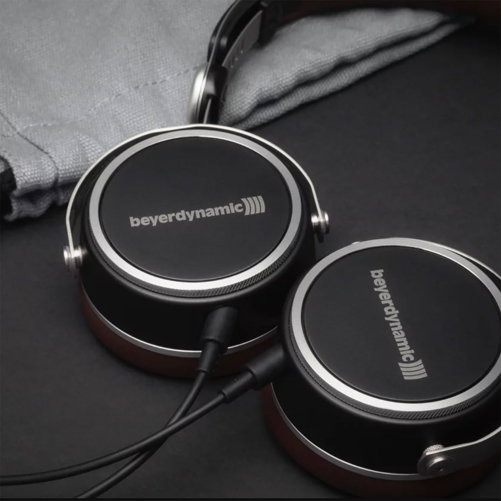 beyerdynamic aventho wired black