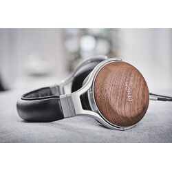 AH-D7200 Reference Closed-Back, Over-Ear Headphones | Denon