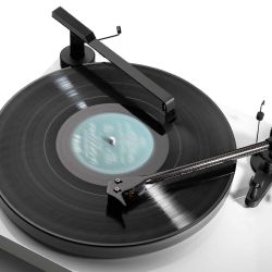 Sweep It S2 Magnetically Stabilized Record Cleaning Broom | Pro-Ject Audio Systems