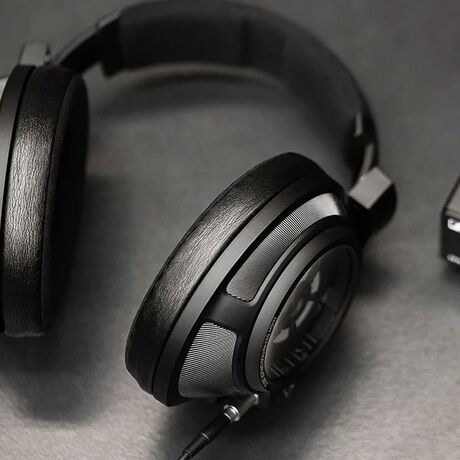 HD820 Closed-Back Over-Ear Audiophile Headphones